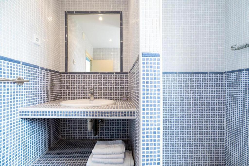 Apartamentos Denis Castelldefels Ngoại thất bức ảnh