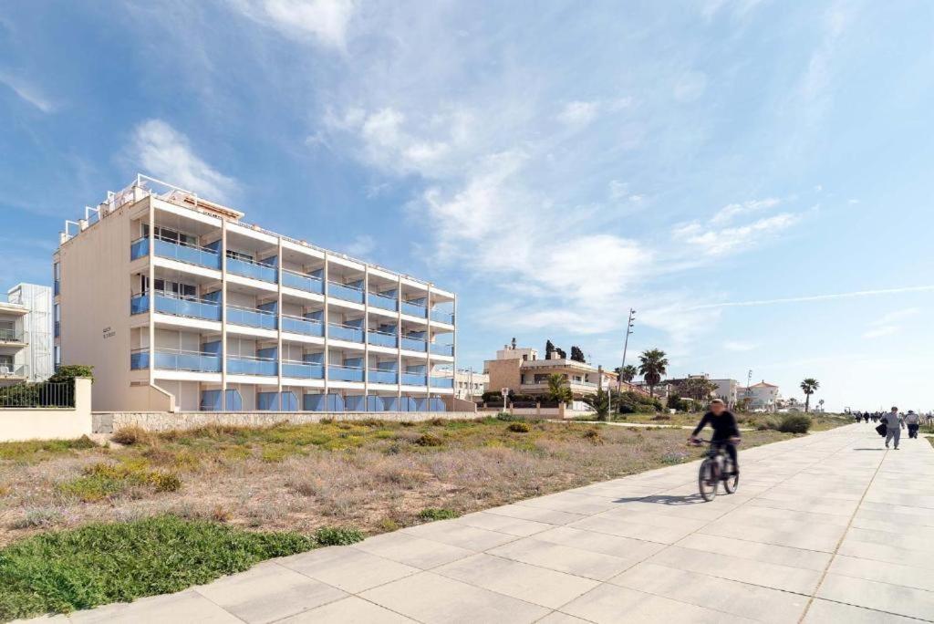 Apartamentos Denis Castelldefels Ngoại thất bức ảnh