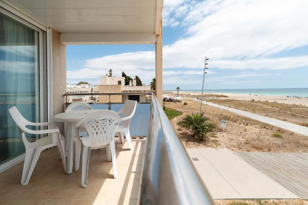 Apartamentos Denis Castelldefels Ngoại thất bức ảnh