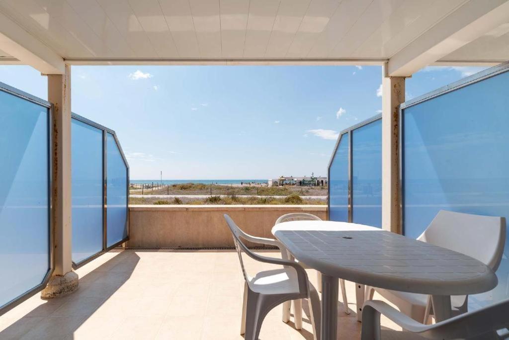 Apartamentos Denis Castelldefels Ngoại thất bức ảnh