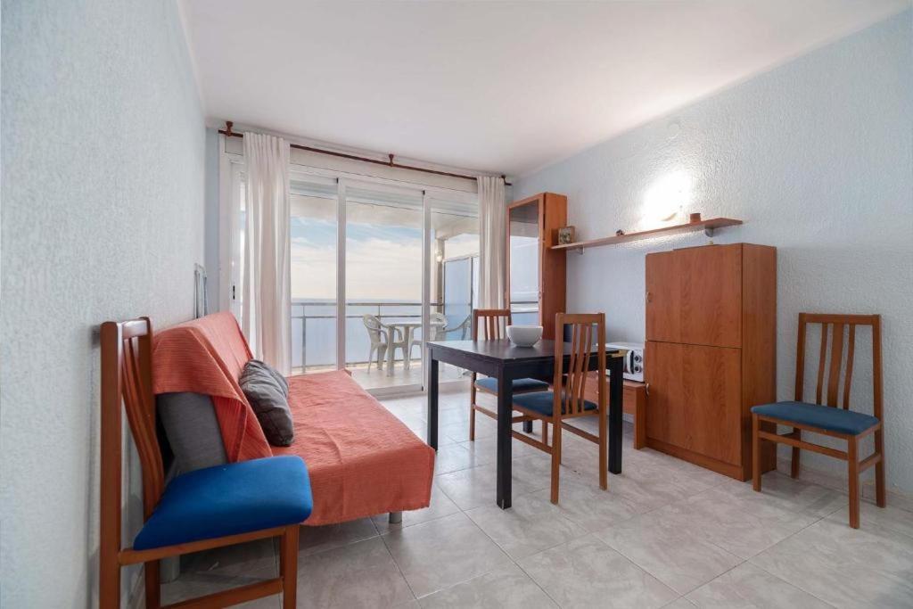 Apartamentos Denis Castelldefels Ngoại thất bức ảnh